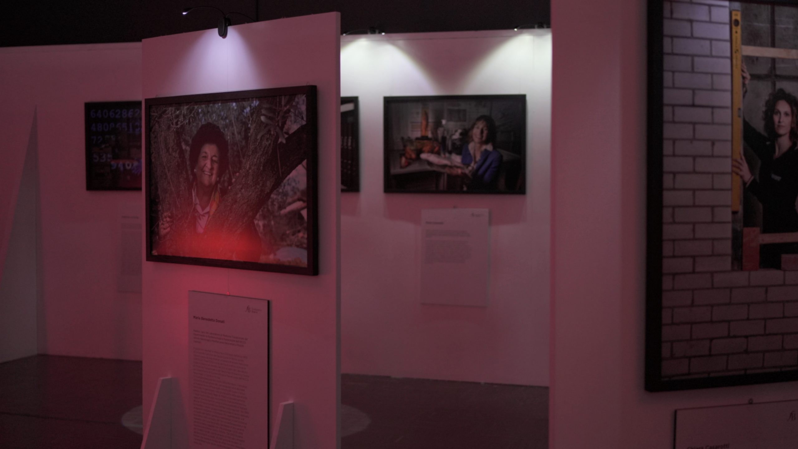 Mostra “Una vita da scienziata. I volti del progetto #100esperte” | Cagliari 2025 Mostra “Una vita da scienziata. I volti del progetto #100esperte” | Cagliari 2025
